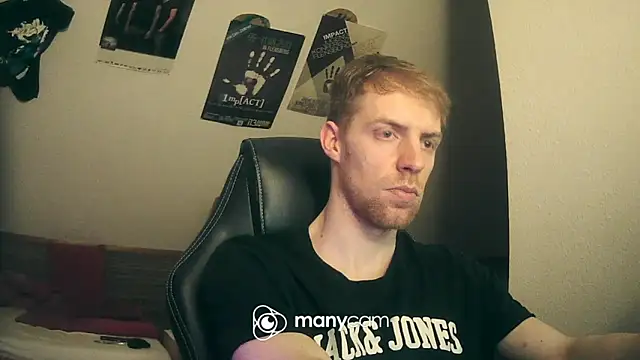 Snapshot of Milkyman7 chatting on 01.01.25 Milkyman7 online show from 01.01.25