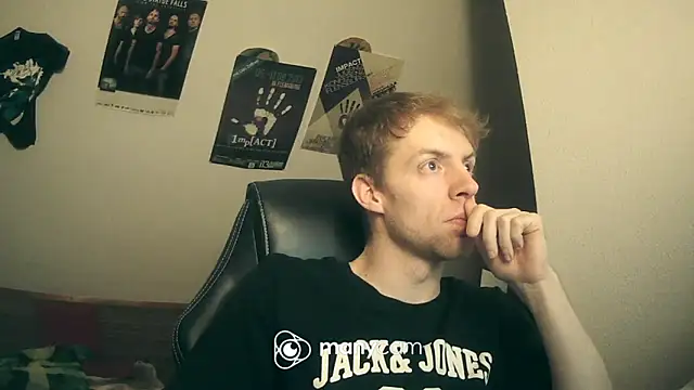 Snapshot of Milkyman7 chatting on 02.05.25 Milkyman7 online show from 02.05.25