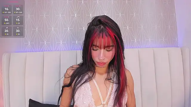 Snapshot of Tori_Gaviria chatting on 05.26.26 Tori Gaviria online show from 05.26.26