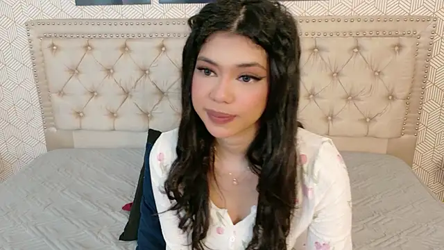 Snapshot of Nathy_Pelaez chatting on 04.28.26 Nathy Pelaez online show from 04.28.26