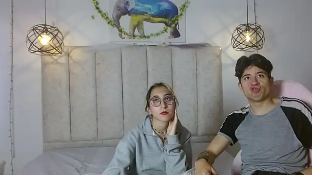 Snapshot of mrandmrsvixencs chatting on 05.11.26 mrandmrsvixencs online show from 05.11.26
