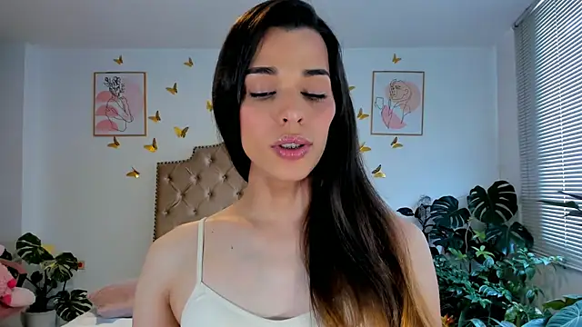 Snapshot of bella_grego chatting on 06.10.26 bella grego online show from 06.10.26