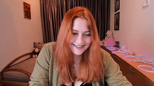 Snapshot of NoraLiin chatting on 05.09.26 NoraLiin online show from 05.09.26
