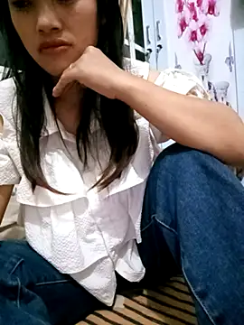 Snapshot of LucyBri01 chatting on 04.18.26 LucyBri01 online show from 04.18.26