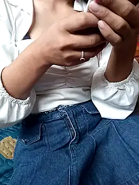 Snapshot of LucyBri01 chatting on 04.19.26 LucyBri01 online show from 04.19.26