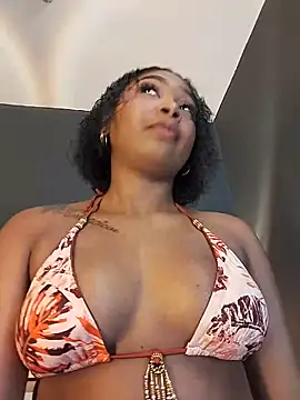 Snapshot of Chloe_LaurentXXX chatting on 05.20.26 Chloe LaurentXXX online show from 05.20.26