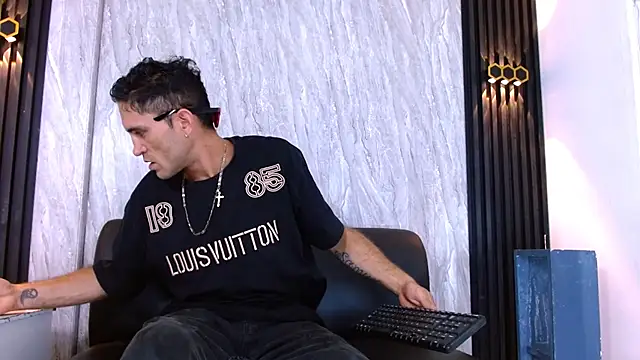 Snapshot of Andres_Colins1 chatting on 05.14.26 Andres Colins1 online show from 05.14.26