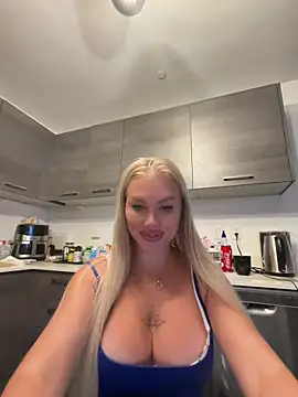 Snapshot of Karen_Luxe chatting on 05.30.26 Karen Luxe online show from 05.30.26