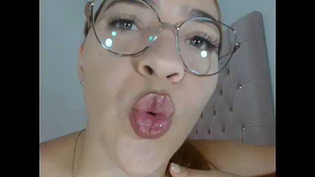 Snapshot of dulce_melocoton chatting on 05.03.26 dulce melocoton online show from 05.03.26