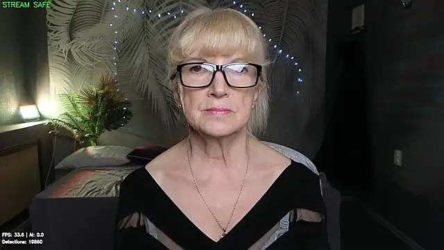Snapshot of Dr_Mireille chatting on 06.18.26 Dr Mireille online show from 06.18.26