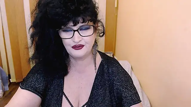 Snapshot of QuuenOfSin chatting on 12.07.24 QuuenOfSin online show from 12.07.24