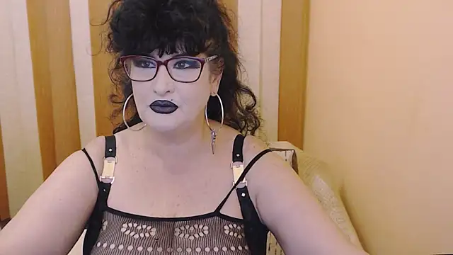 Snapshot of QuuenOfSin chatting on 10.24.25 QuuenOfSin online show from 10.24.25