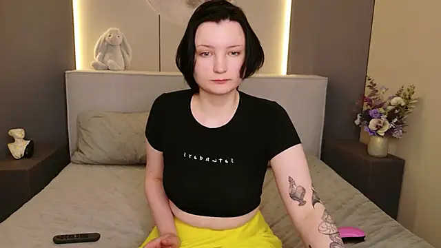 Leonora Santorinies online show from 05.17.26