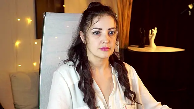 Snapshot of AureliaVane chatting on 05.23.26 AureliaVane online show from 05.23.26