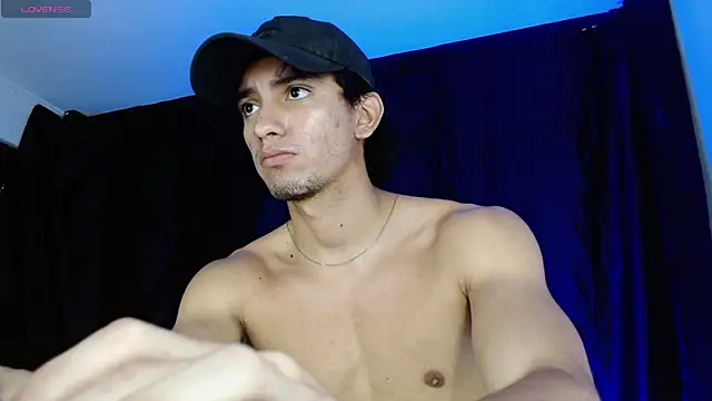 Snapshot of dante_18cm_ chatting on 05.15.26 dante 18cm online show from 05.15.26