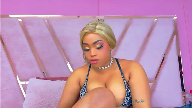 TiannahGlow online show from 05.16.26
