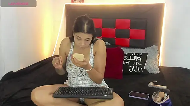 Snapshot of camila_valenciia_ chatting on 07.21.26 camila valenciia online show from 07.21.26