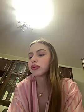 Snapshot of LOLAskk chatting on 07.10.26 LOLAskk online show from 07.10.26