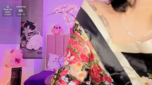 Snapshot of Roose_eva chatting on 05.05.26 Roose eva online show from 05.05.26