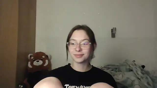 Snapshot of JuicyErika chatting on 05.22.26 JuicyErika online show from 05.22.26