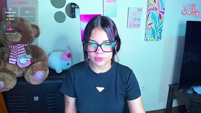Snapshot of angelina_77 chatting on 06.23.26 angelina 77 online show from 06.23.26