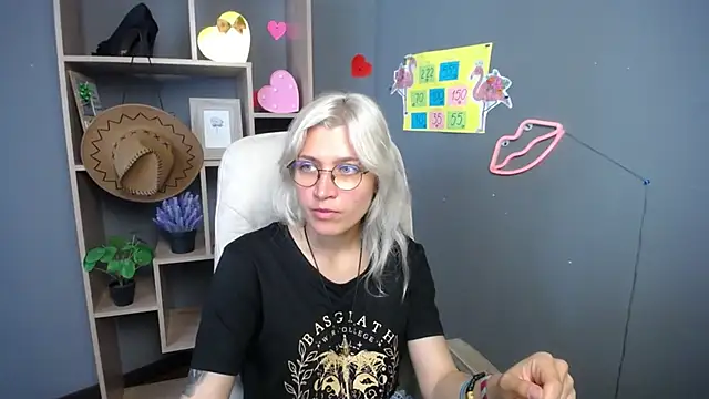Snapshot of RubyDaviss chatting on 05.17.26 RubyDaviss online show from 05.17.26