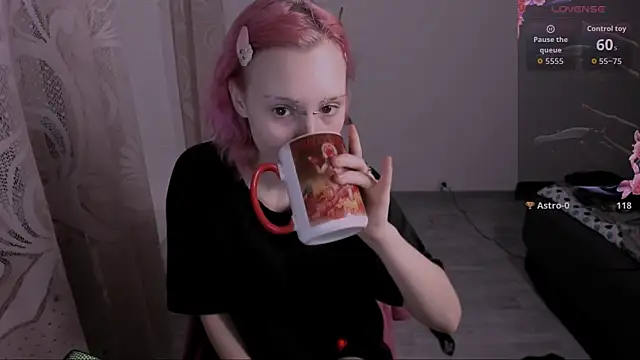 Snapshot of VikaViktoria chatting on 06.17.26 VikaViktoria online show from 06.17.26