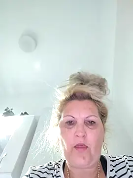 Divineblond online show from 10.05.25