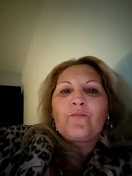 Divineblond online show from 10.17.25