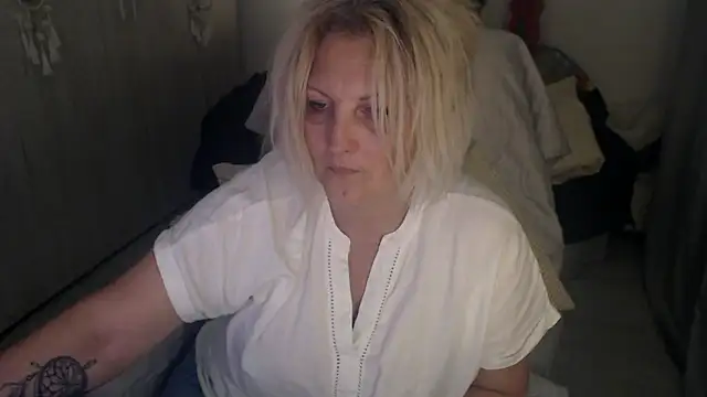 Divineblond online show from 04.15.26