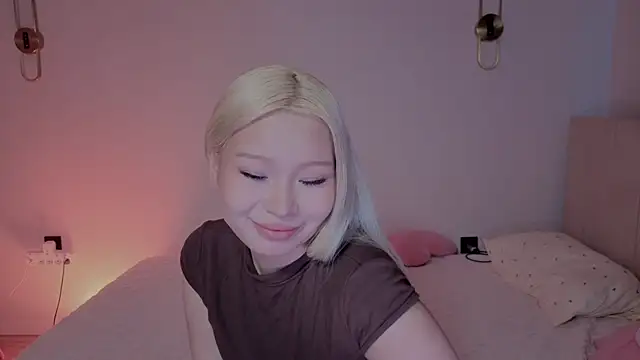Snapshot of sirenveya chatting on 05.28.26 sirenveya online show from 05.28.26