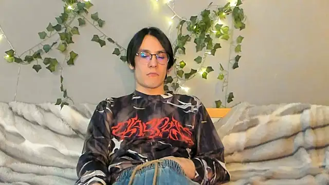 Snapshot of SolarFringe chatting on 05.16.26 SolarFringe online show from 05.16.26