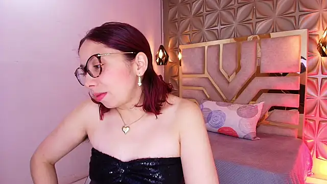 Snapshot of stephaniesun_ chatting on 06.11.26 stephaniesun online show from 06.11.26