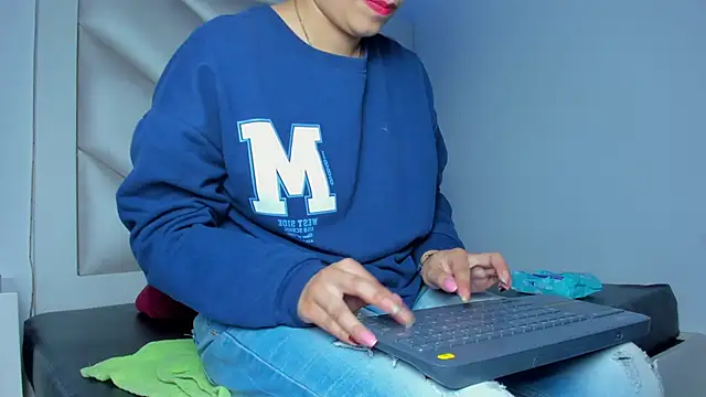 Snapshot of Valentina_js chatting on 06.18.26 Valentina js online show from 06.18.26