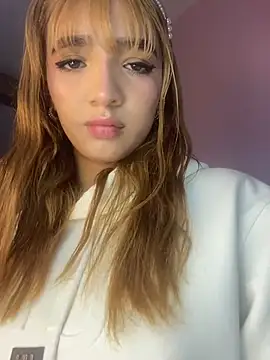 Snapshot of SamaanthaMiller chatting on 05.16.26 SamaanthaMiller online show from 05.16.26