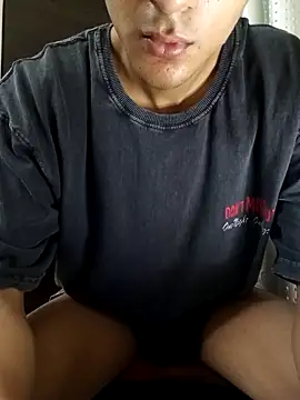 Snapshot of skinny_raj chatting on 05.16.26 skinny raj online show from 05.16.26