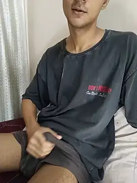 Snapshot of skinny_raj chatting on 06.12.26 skinny raj online show from 06.12.26