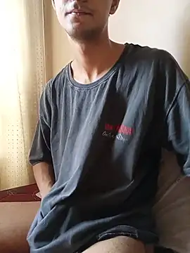 Snapshot of skinny_raj chatting on 06.18.26 skinny raj online show from 06.18.26