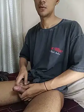 Snapshot of skinny_raj chatting on 06.18.26 skinny raj online show from 06.18.26