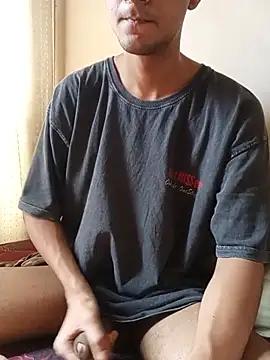 Snapshot of skinny_raj chatting on 06.19.26 skinny raj online show from 06.19.26