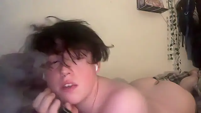 Snapshot of JacobHiltonn chatting on 04.23.26 JacobHiltonn online show from 04.23.26