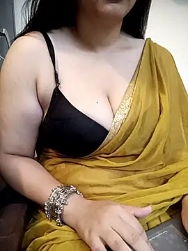 Snapshot of Aayaat__ chatting on 06.13.26 Aayaat online show from 06.13.26