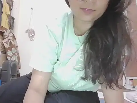 Snapshot of Aayaat__ chatting on 06.16.26 Aayaat online show from 06.16.26