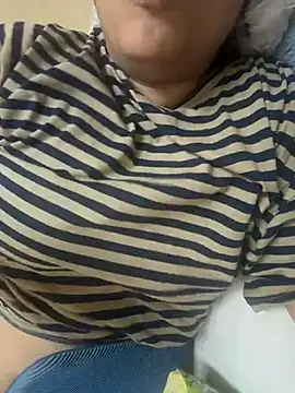 Snapshot of Aayaat__ chatting on 07.30.26 Aayaat online show from 07.30.26