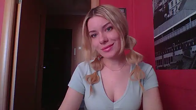 Softy Aura  online show from 05.18.26