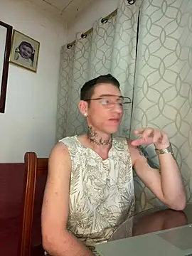 Snapshot of gonzalez_2001 chatting on 07.09.26 gonzalez 2001 online show from 07.09.26