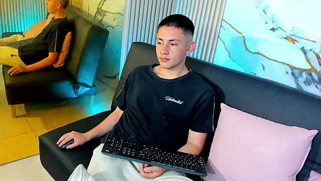 Snapshot of Andres_Tay chatting on 05.08.26 Andres Tay online show from 05.08.26