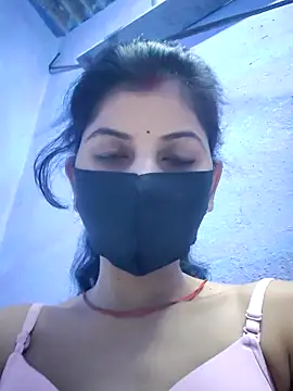 Snapshot of RUHI_1143 chatting on 04.29.26 RUHI 1143 online show from 04.29.26