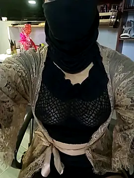 Snapshot of nadia__abaud chatting on 10.19.25 nadia abaud online show from 10.19.25