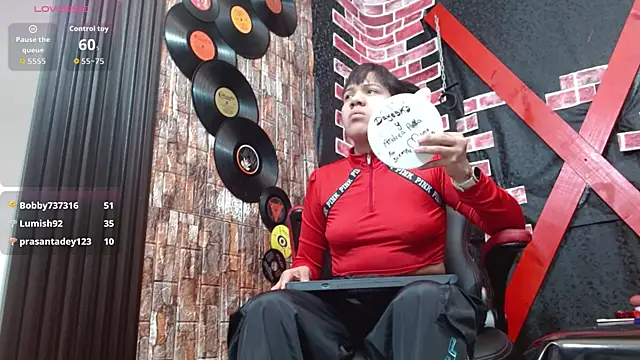 Snapshot of Dominatriz_Arlette chatting on 06.26.26 Dominatriz Arlette online show from 06.26.26